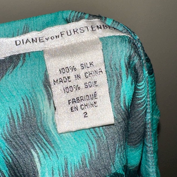 Diane Von Furstenberg 100% Silk Teal Feathered Mini Skirt Size 2 - Picture 4 of 4